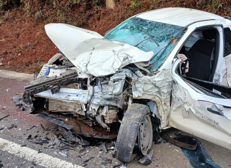 Acidente na BR-282 deixa motorista ferido na Grande Florianópolis
