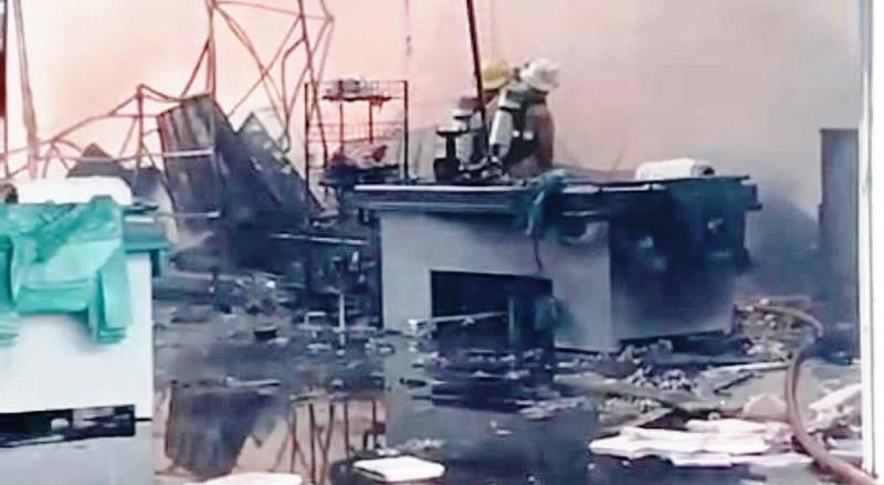Vídeo: incêndio destrói galpão com produtos de 1,99 em Santa Catarina