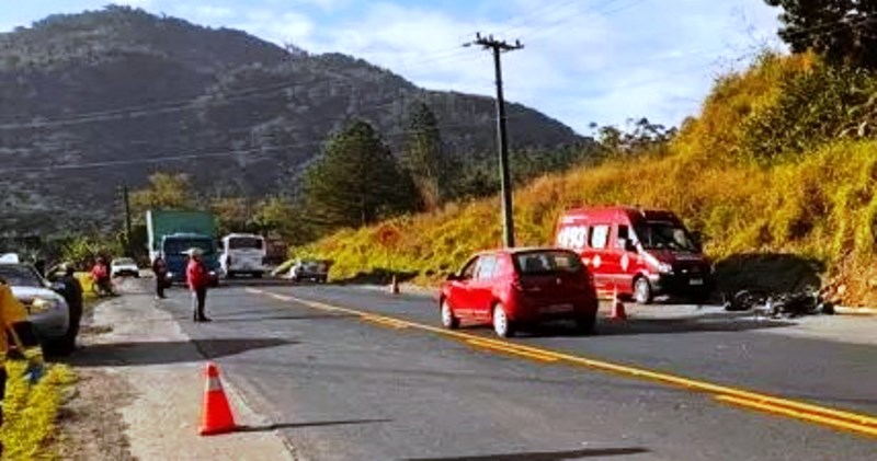Motociclista perde o braço e fica em estado grave após acidente em SC