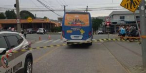 Mulher morre atropelada por micro-ônibus no Litoral Norte