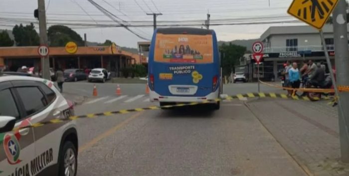 Mulher morre atropelada por micro-ônibus no Litoral Norte