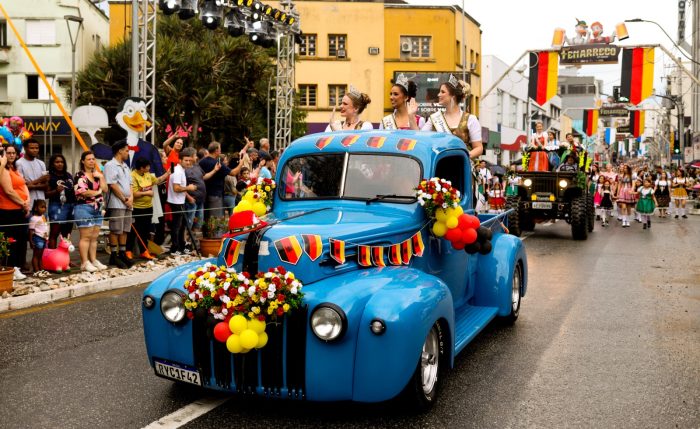 Brusque abre inscrições para o desfile da Fenarreco