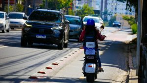 Blumenau testa plataforma de curso para condutores de autopropelidos