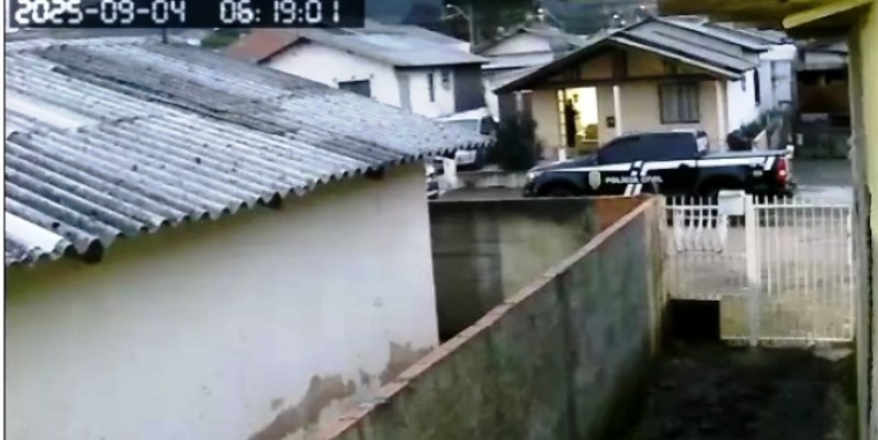 Vídeo: operação policial faz buscas contra crime organizado em SC