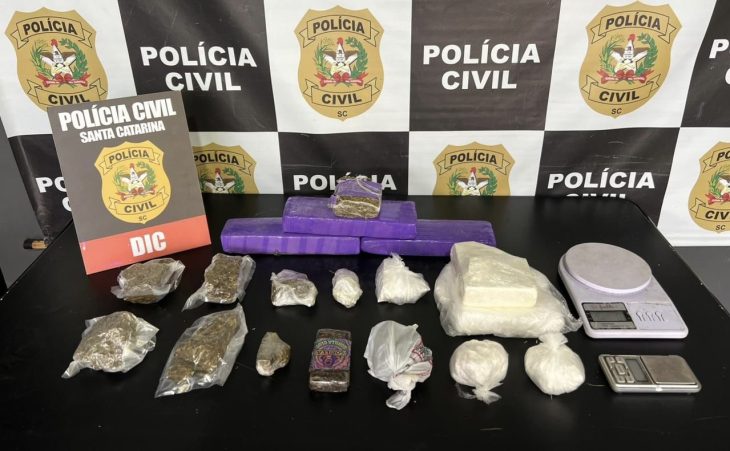 Vídeo: mulher é presa por tráfico de drogas em operação policial