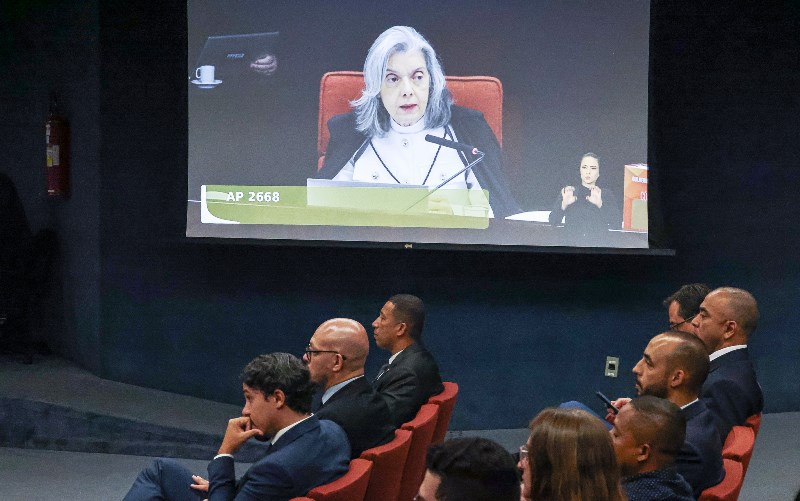 Cármen Lúcia confirma maioria e Bolsonaro é condenado pelo STF
