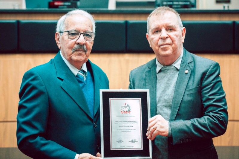 Delegado que solucionou mais de 1.300 homicídios em SC ganha homenagem