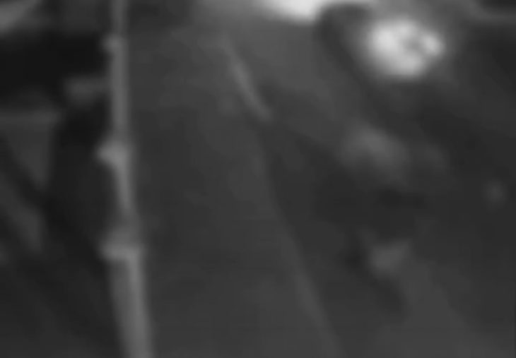 Vídeo: criança fica em estado grave após ser atropelada; motorista foge