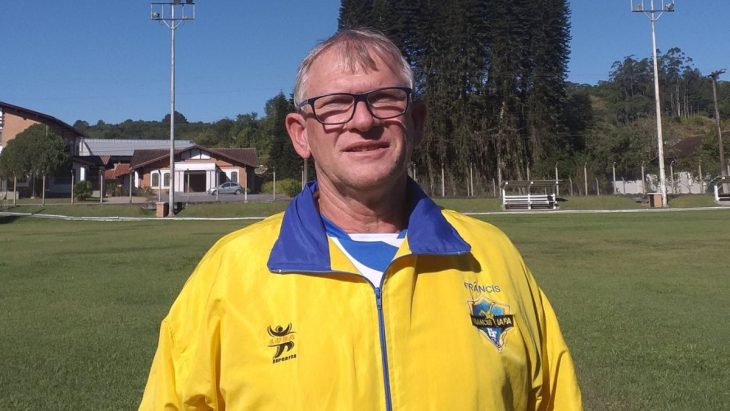 Morre “Professor Francis”, referência no futebol de Blumenau