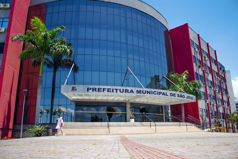Justiça condena prefeitura de SC que demitiu telefonista por motivação política