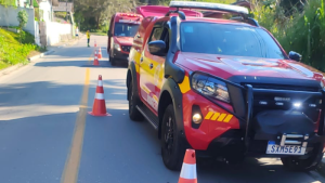 Idoso é resgatado em estado grave após cair de janela