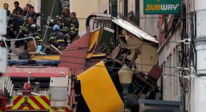 Sobe para 17 o número de mortos em acidente com bondinho; há brasileiro entre os feridos