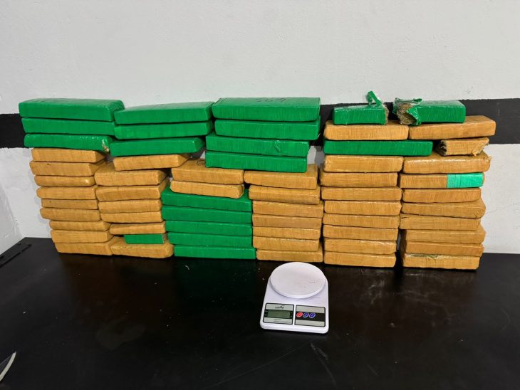 Foragido ligado à facção é preso com carga de maconha