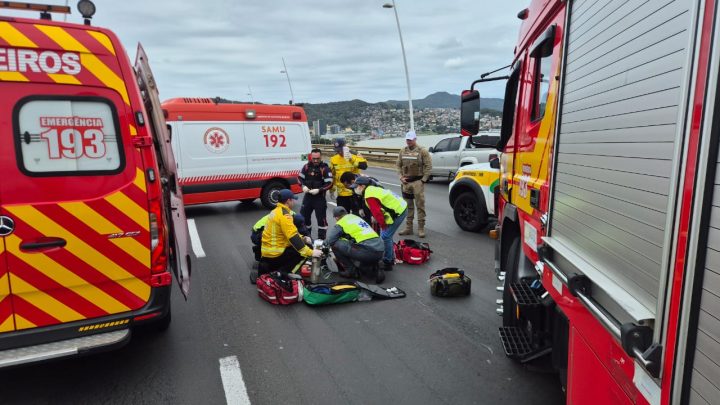 Mulher fica gravemente ferida após acidente em ponte na Capital