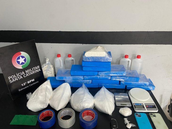 Suspeito de tráfico é preso após perseguição policial