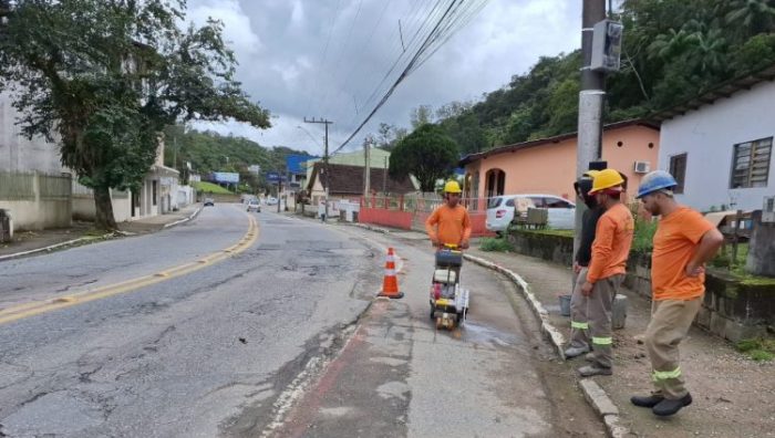 Obras em avenida de Brusque provoca interdições no trânsito