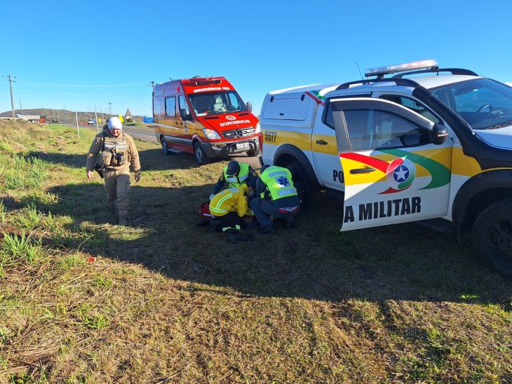 Rajadas de vento derrubam motociclista em Santa Catarina