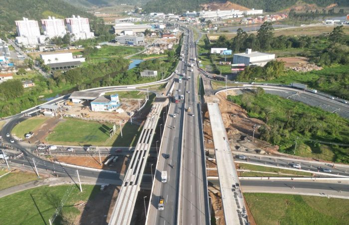 Obras na intersecção da BR-101 com a Antônio Heil atingem 85% de conclusão