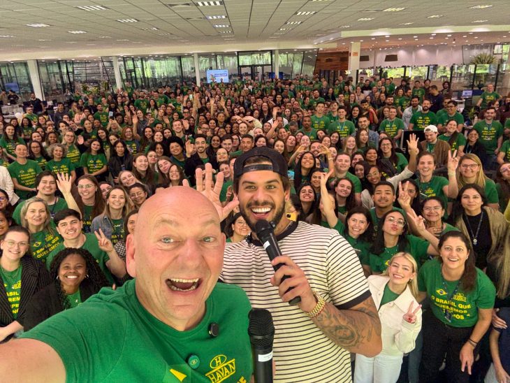 Luciano Hang recebe Zé Felipe para gravação da campanha de Black Friday da Havan