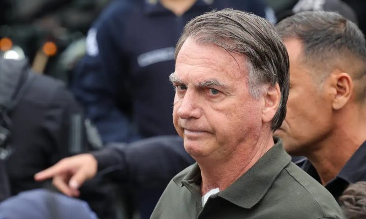 Bolsonaro pede para se consultar com sua nora dentista, casada com Flávio