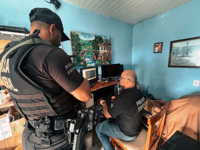 Homem de 58 anos é preso com 7 terabites de pornografia infantil