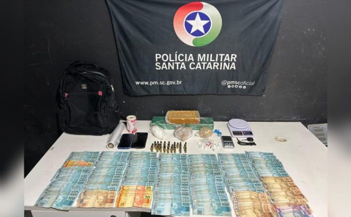Ação da PM resulta na prisão de suspeitos e na apreensão de mais de R$ 22 mil