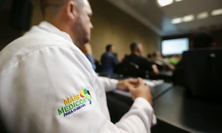 Governo federal autoriza auxílio para estudantes de Medicina; saiba quem tem direito