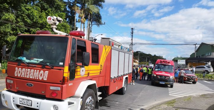 Colisão entre moto e caminhão deixa uma pessoa morta
