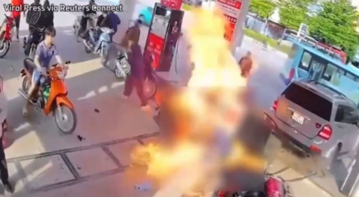 Vídeo: colisão em bomba de combustível provoca explosão e quase termina em tragédia