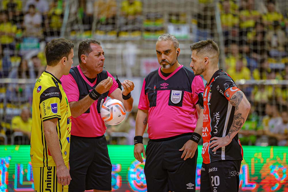 Árbitro catarinense é suspenso da Liga Nacional de Futsal