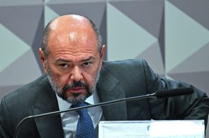 Ex-ministro de Bolsonaro se converte muçulmano e troca de nome