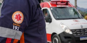 Homem cai de telhado e fica gravemente ferido
