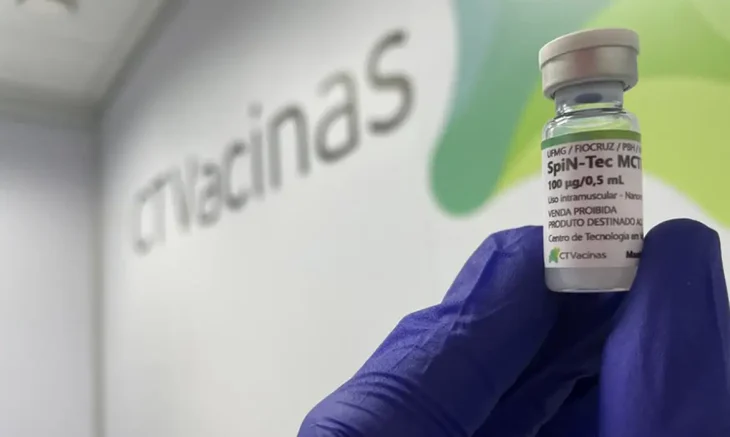 Vacina brasileira contra Covid-19 deve chegar ao SUS em 2026