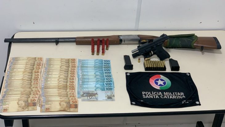 Homem aponta revólver para PM e acaba preso após disparos