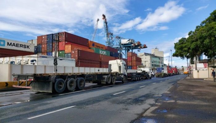 Itajaí implanta novas estratégias para reduzir filas de caminhões no Porto
