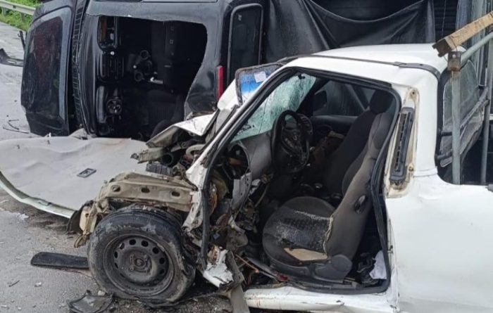 Vídeo: colisão frontal grave deixa vítimas presas às ferragens