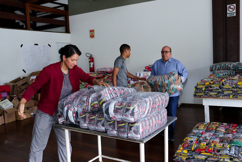 Campanha solidária em Blumenau arrecada 4,5 toneladas de alimentos e 12 mil brinquedos
