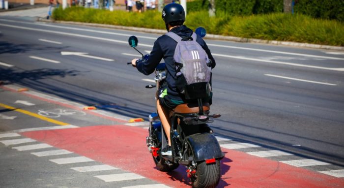 Saiba como fazer o licenciamento de um ciclomotor elétrico