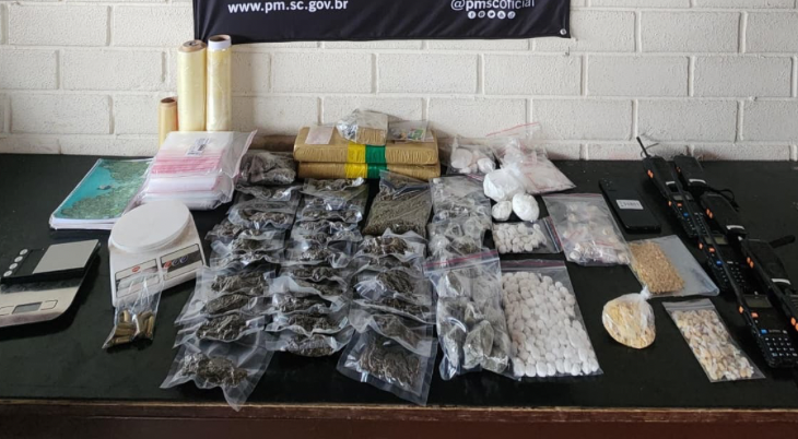 Furto de energia leva PM a descobrir ponto de tráfico de drogas