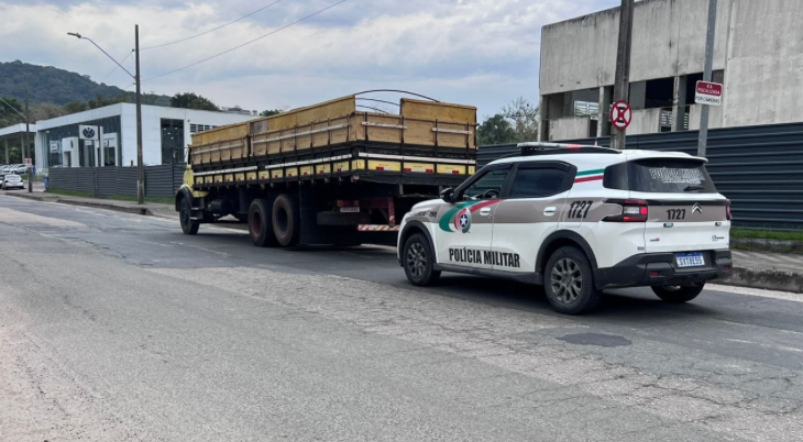 Caminhoneiro é preso ao tentar furtar empilhadeiras de R$ 500 mil