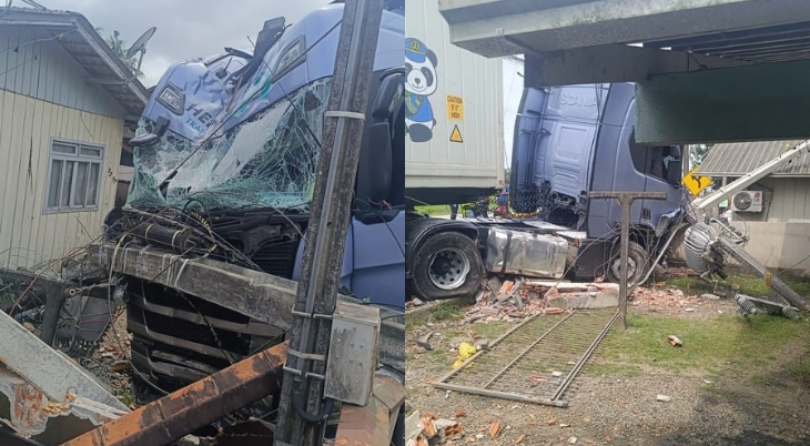 Vídeo: carreta colide contra poste e atinge motociclista