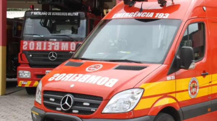 Colisão entre carro e moto deixa motociclista gravemente ferido