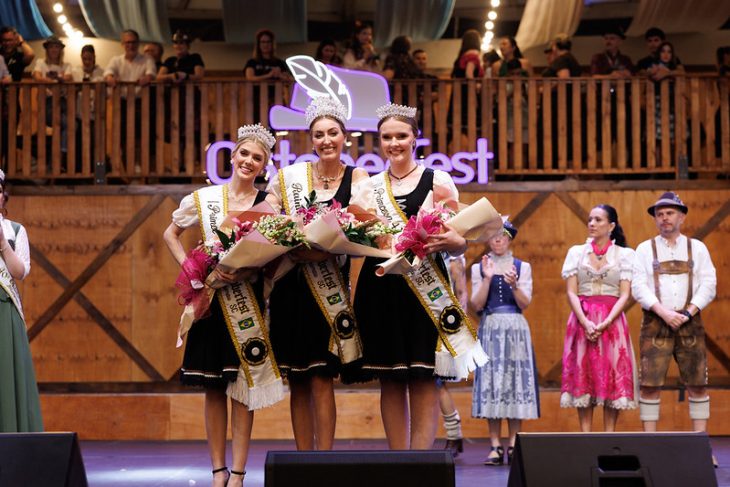 Vídeo: saiba quem é a nova realeza da Oktoberfest Blumenau
