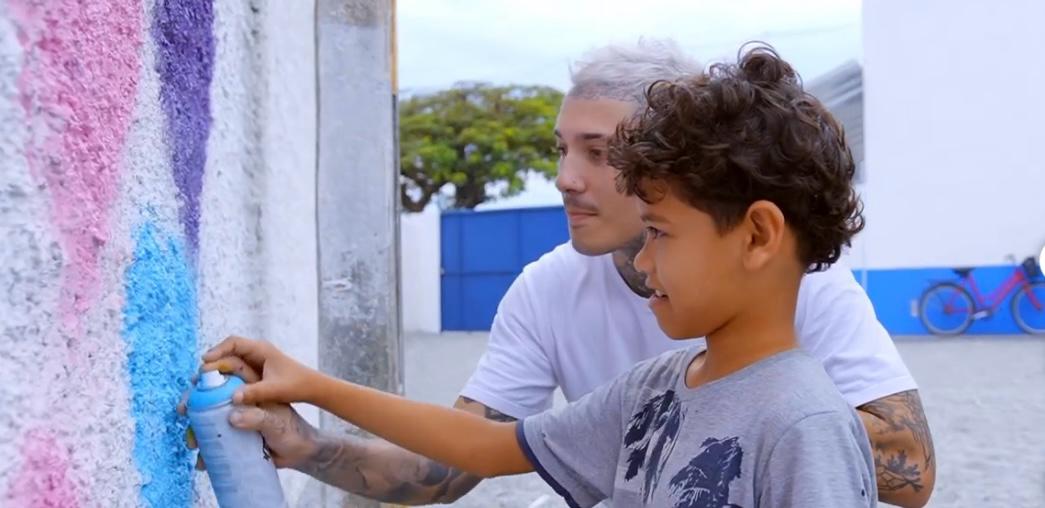 Arte urbana transforma espaço em projeto com crianças em SC