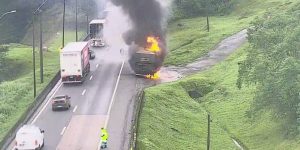 Vídeo: carreta que transportava milho pega fogo na BR-376