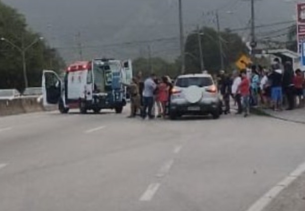 Adolescente é atropelado na SC-403 e fica em estado grave