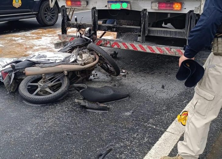 Vídeo: motociclista morre em grave acidente com caminhão na BR-470