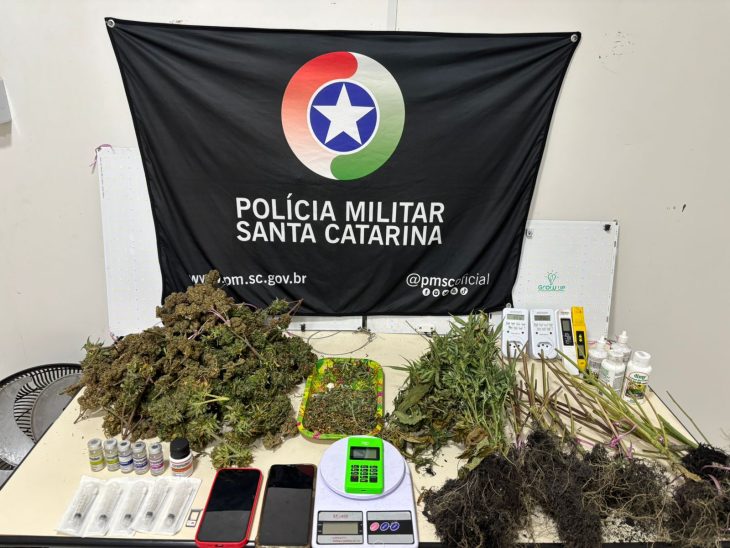 Ocorrência de violência doméstica leva polícia a flagrante de tráfico de drogas