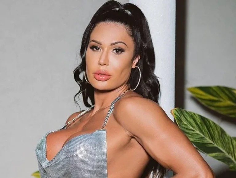Rainha de bateria Gracyanne Barbosa é assaltada e tem carro roubado no RJ