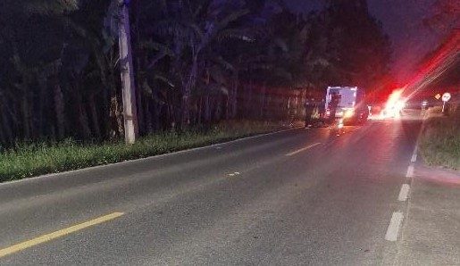Homem morre ao ser atropelado na SC-414; autor do crime fugiu